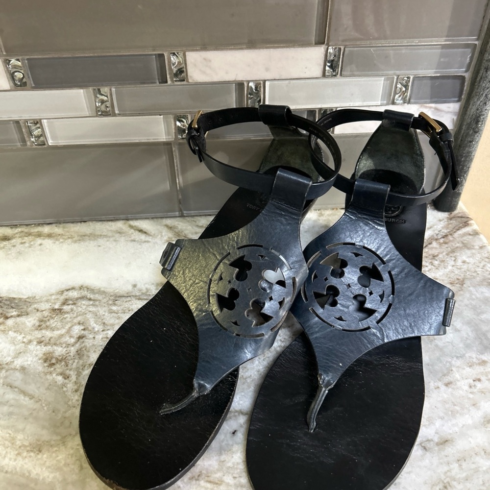 Tory Burch Black Zoey Wedge Sandals 9.5 Leather Ankle Strap  Logo Strappy BRAZIL